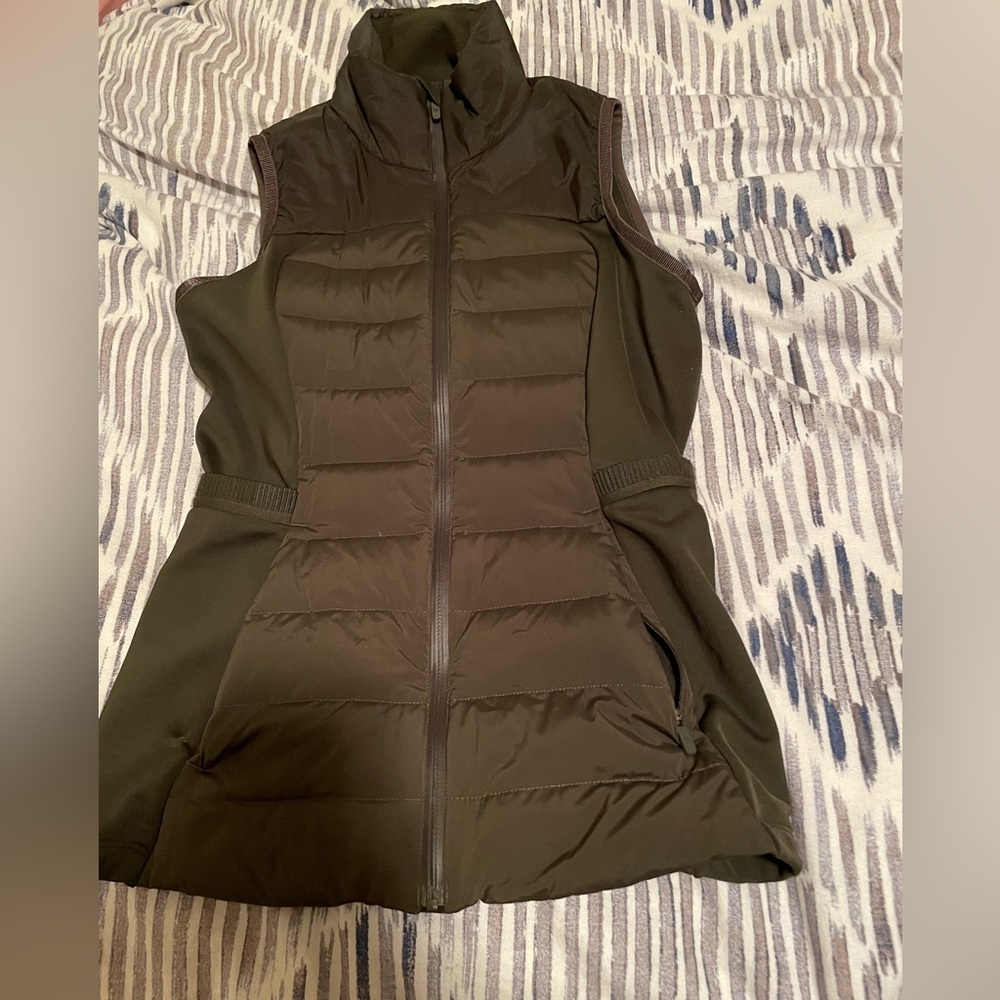 Lululemon Down for it All vest SZ 4